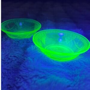 Federal Glass Company Georgian lovebirds green uranium dessert bowls lot Antique